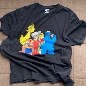 Uni kaws t shirt